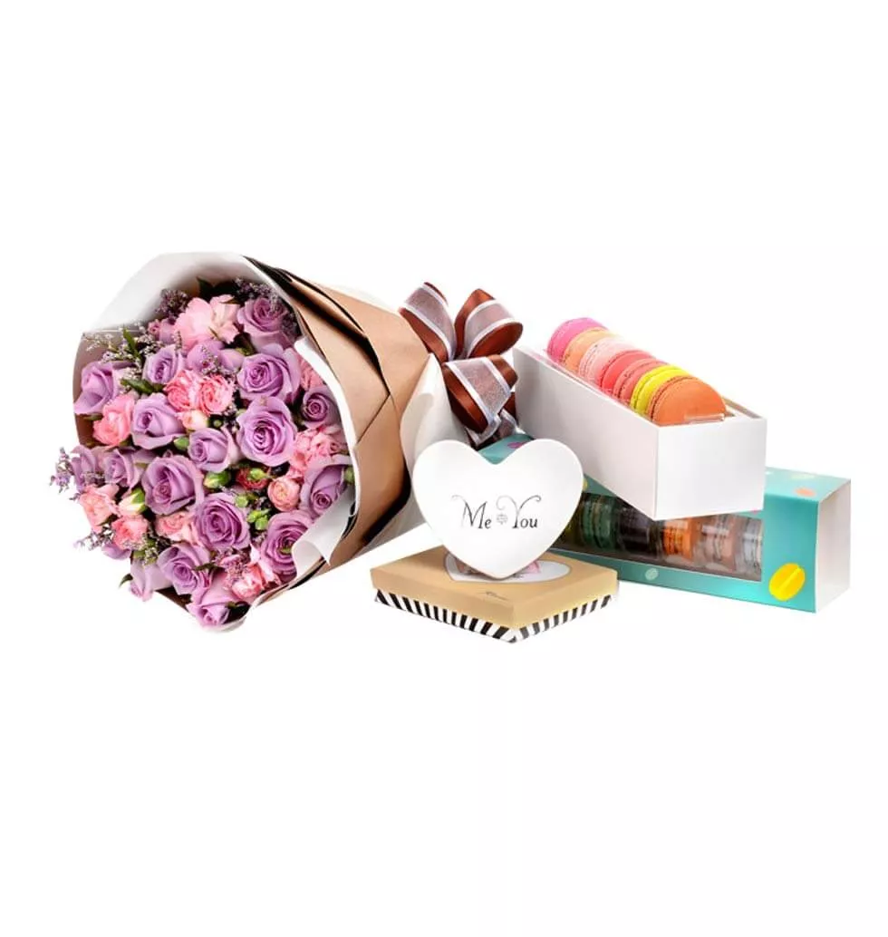 Flowers With Macaron Gift Set